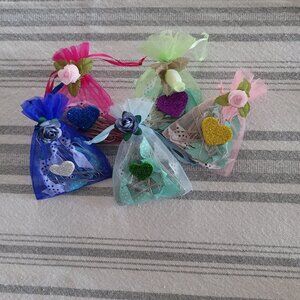 Paper Clip with Small Bow NWOT